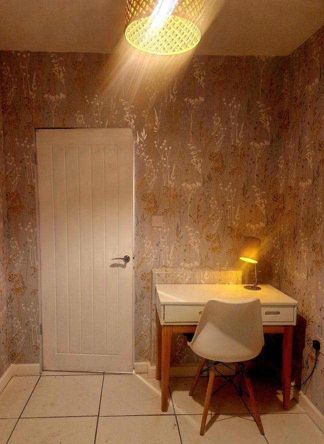 Double-bedsit, bills incl short let available Main Photo