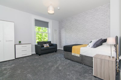 2 Large Double En Suite Rooms - Ready 07/12/2026 Main Photo