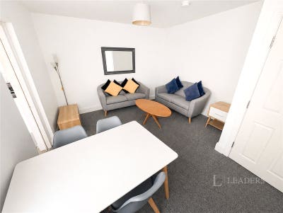 Large Double Bedroom Available Main Photo