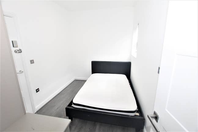 Double En-suite Room NN5 Main Photo