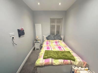 Bedroom in Shared Accommodation - TW3 Main Photo