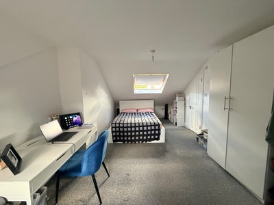 Ensuite rooms minutes from the underground  Main Photo