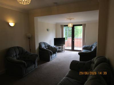 Stunning house share Main Photo