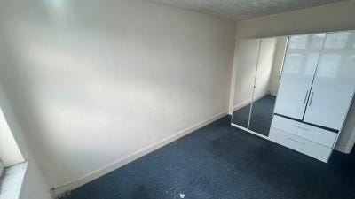 ⭐ Modern 4-Bedroom Flat | Kenton Road, Harrow Main Photo