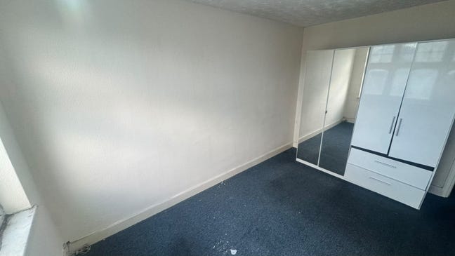 ⭐ Modern 4-Bedroom Flat | Kenton Road, Harrow Main Photo