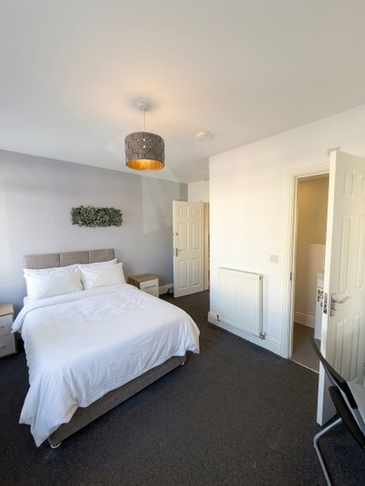 1 Week Rent Free | Ensuite Rooms from &pound;550 | WA2 Main Photo