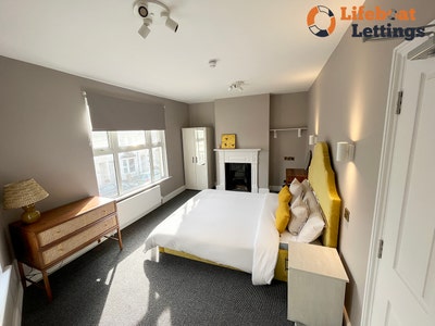 Furnished double bedroom with all bills & WiFi inc Main Photo