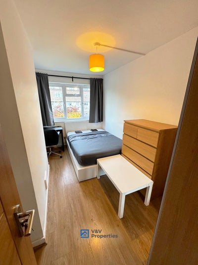 🏃‍♀️‍➡️🏃‍➡️Flat to Call Home – Move in October! Main Photo