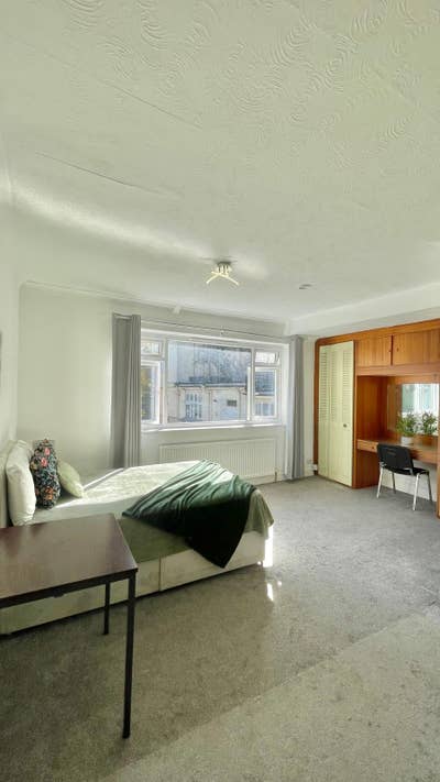 Spacious & Stylish Prime location En-suite in BH1 Main Photo