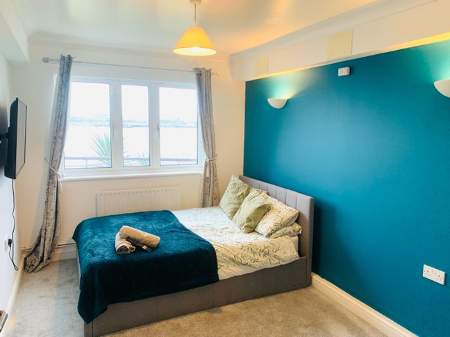 Large double room SE28  Main Photo