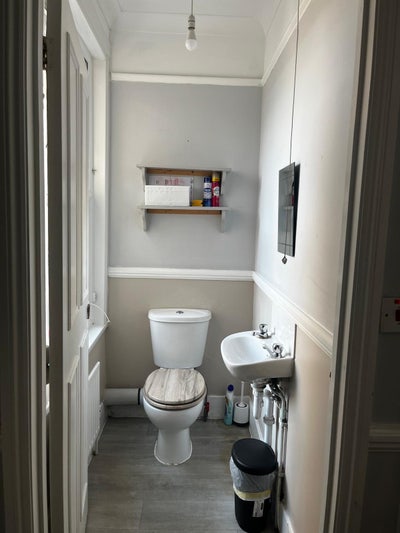  S/C 3 Room Flatlet ;share w c and shower Main Photo