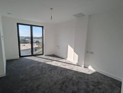 Modern 1-Bed flat in a New-Build Main Photo