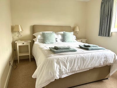 Furnished Room For Single Occupancy - Room Only Main Photo