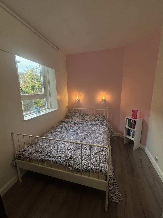 Double room in two bed flat  Main Photo