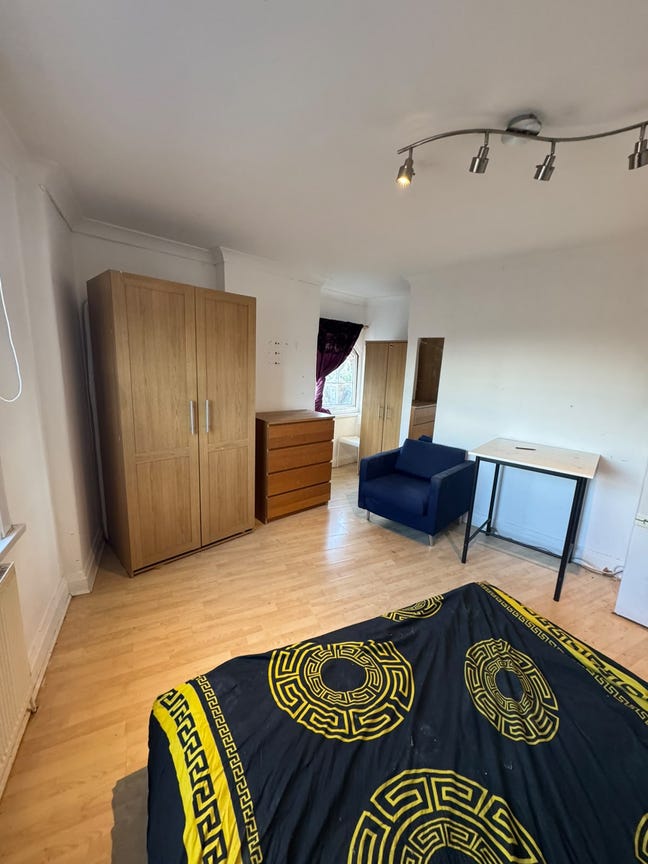 Double Room Available Now Main Photo