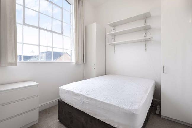 Room for rent In Earlsfield - 750pcm + bills Main Photo