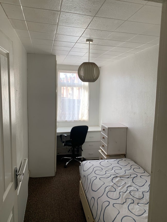 Room for rent in le3 area next to city centre Main Photo