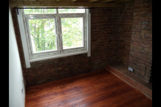 Small studio Main Photo