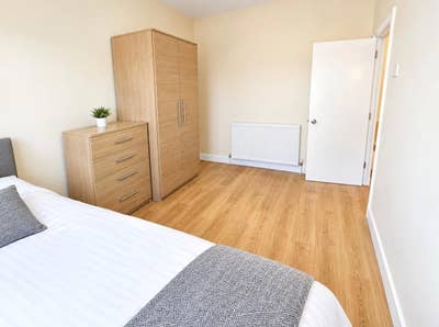 Lovely Dbl Room Near Stratford  Main Photo