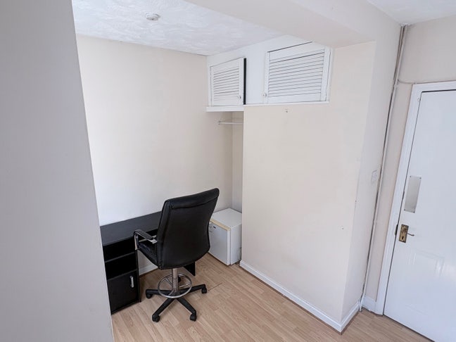 200 Farnborough Road, House Share Main Photo
