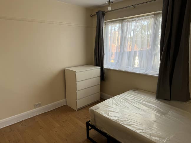 Big Double room  in Woodgreen  Main Photo