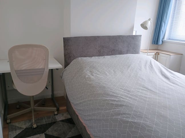 Double Room in Friendly Female Home Main Photo