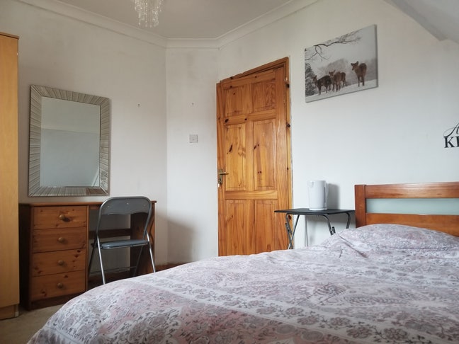 Large double room in Hounslow  Main Photo