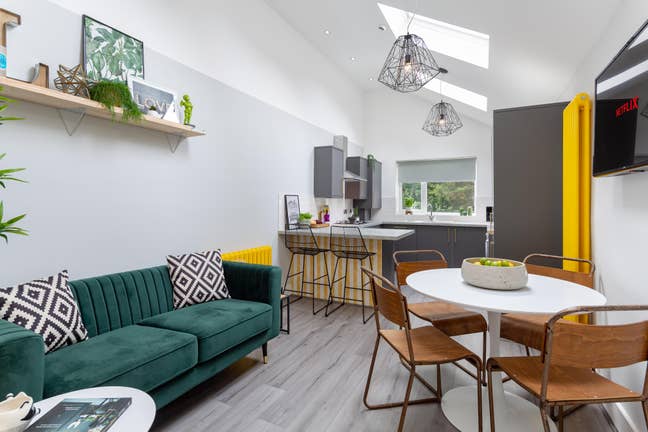Stylish Ensuite Living - All Bills Included! BR Main Photo