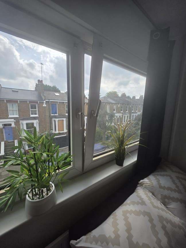  Double  room  to  rent (Female preferred)) Main Photo