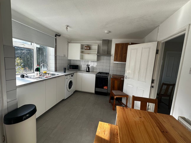 Newly refurbished kitchen Bathroom 1 room left  Main Photo