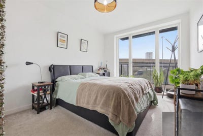 One large double room, Bills Included, Furnished Main Photo