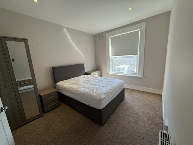 Property close to town centre Main Photo