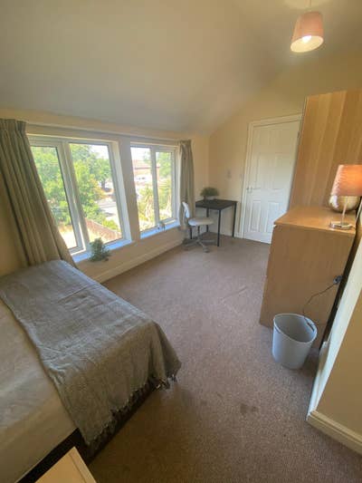 Large Room Close To Amazon - All Bills Included Main Photo