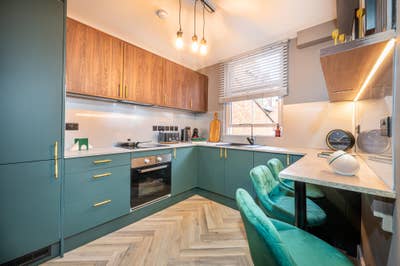A lovely ensuite, in a home that’s looked after Main Photo