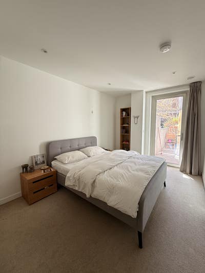 Large Double Room with En-Suite in East Village, S Main Photo