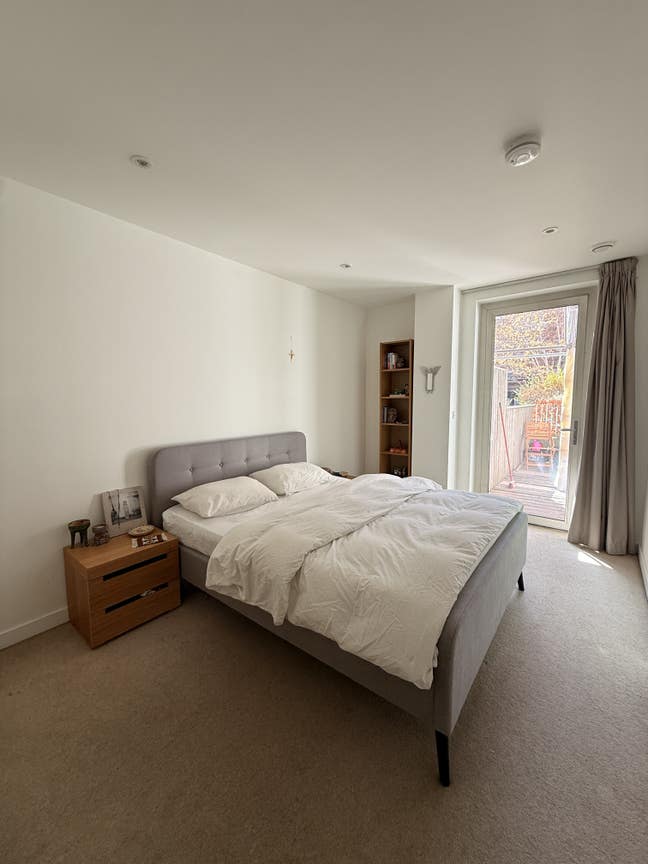 Large Double Room with En-Suite in East Village, S Main Photo