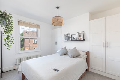 Double room in modern house - bills included Main Photo