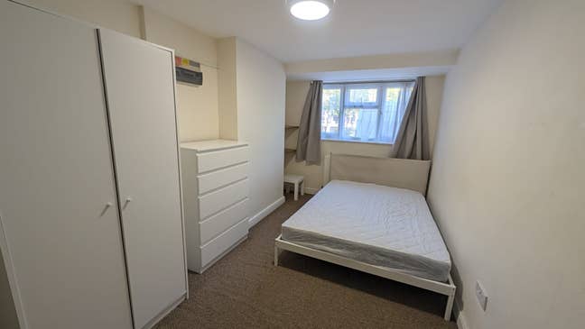 Room for 1 person in a friendly shared house Main Photo