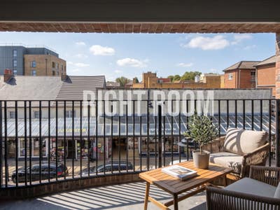 1 & 2 Bed Flats Avalble – Regal Apartments, SO50 Main Photo