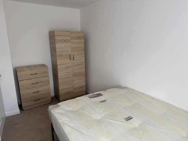 Small Double Room in Clapham Common Main Photo