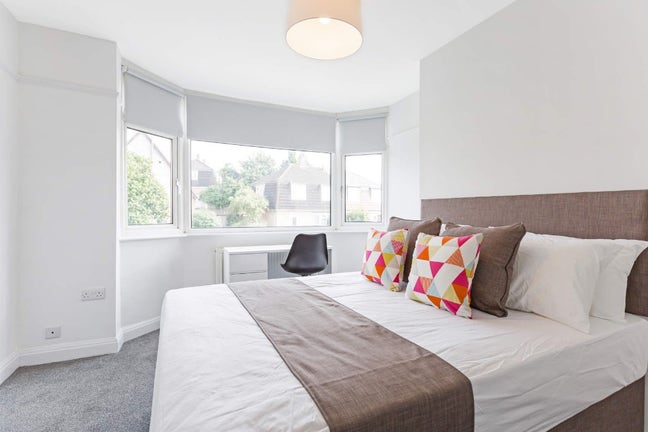 Very large ground floor furnished room Main Photo
