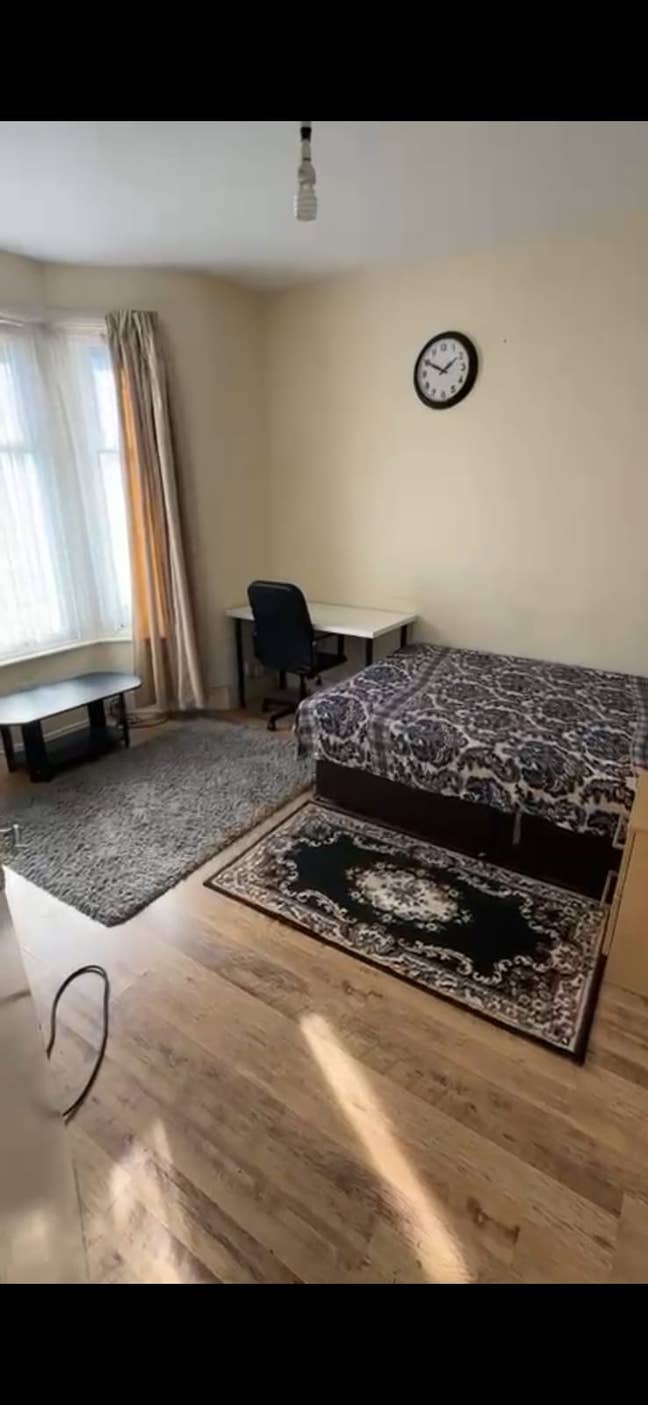 Double Room To Let – South Esk Road E7 8HE Main Photo