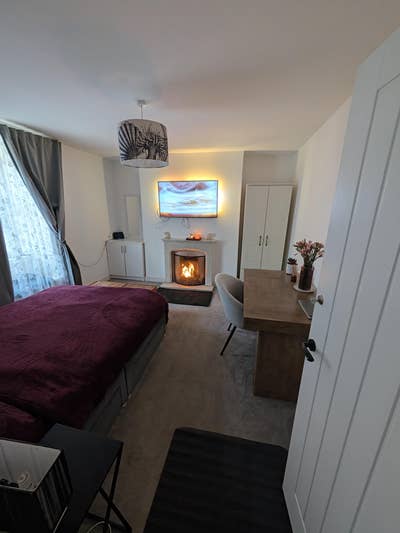  Fully Furnished Bedroom with Tv- Female Preffered Main Photo