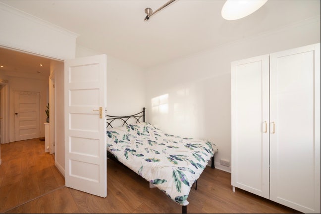 Well connected double room in North London  Main Photo