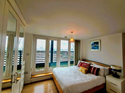 🌞Bright Double Ensuite in Top-Floor Flat Main Photo