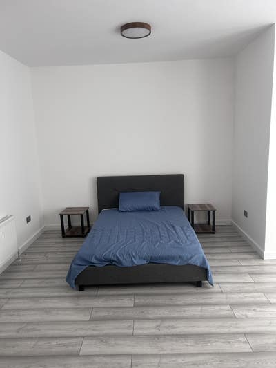 Newly renovated large ensuite double room for rent Main Photo