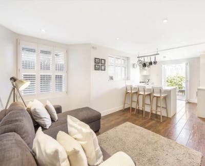 2 bedroom flat Main Photo