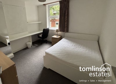 Lovely Spacious Room in Ideal Location Main Photo
