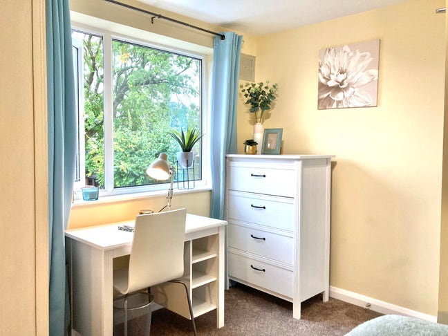 Friendly quiet house, lovely garden and bike shed Main Photo