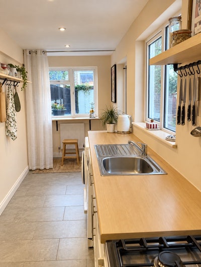 Room in female, 2 bed house  Main Photo